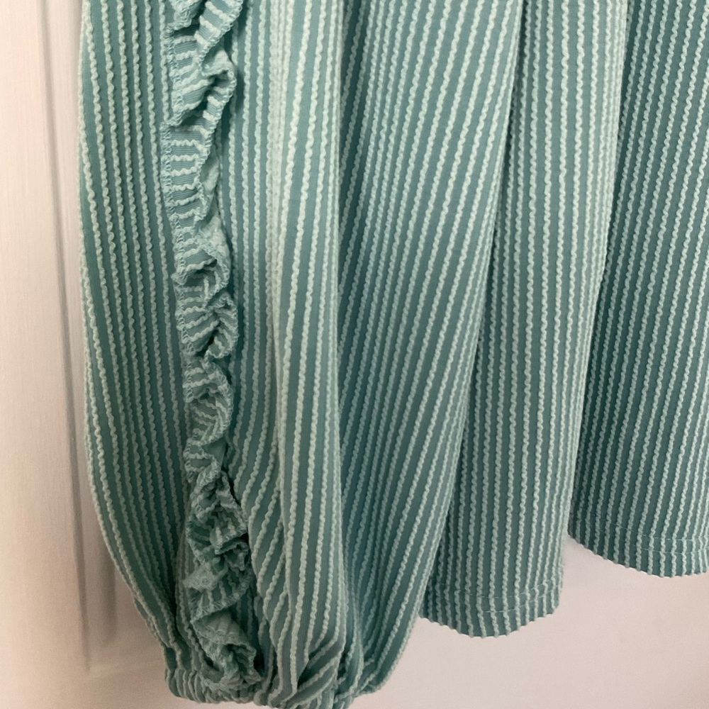 Boutique Pullover Balloon Sleeve Top Size Small Mint Green - Picture 4 of 5